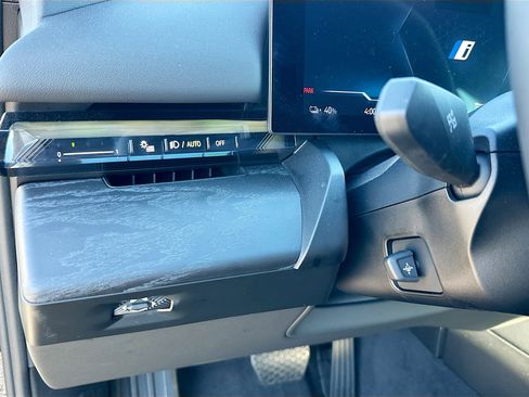 Used 2024 BMW i5 eDrive40i w/ Premium Package image 10