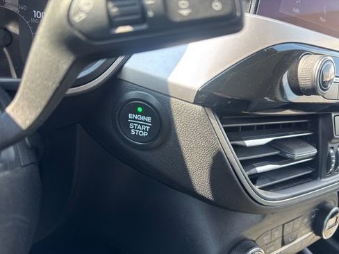 Used 2020 Ford Escape SE image 30