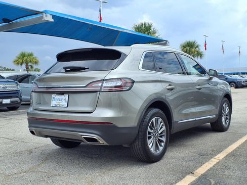 Used 2023 Lincoln Nautilus AWD image 2