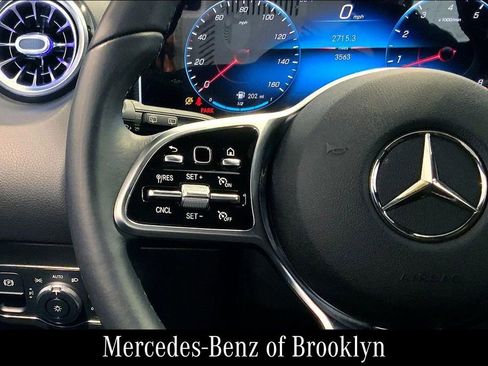 Used 2021 Mercedes-Benz GLA 250 4MATIC image 26