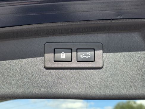 Certified 2023 Subaru Outback Limited w/ Popular Package #2 image 9