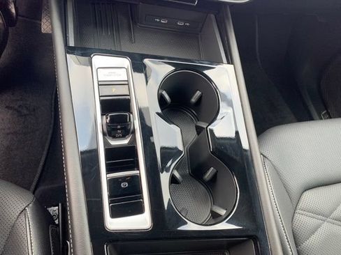 Used 2025 Volkswagen Atlas SE FWD image 36