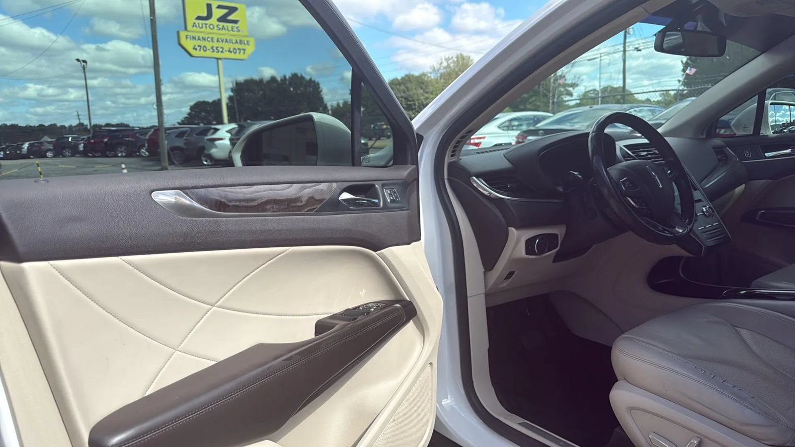 Used 2017 Lincoln MKC Reserve FWD image 9