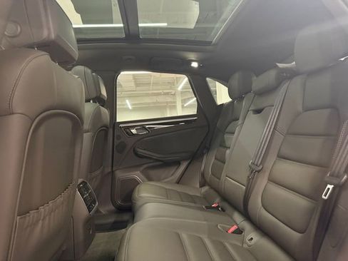 Certified 2023 Porsche Macan S AWD/4WD image 29