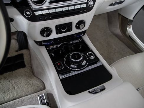 Used 2017 Rolls-Royce Dawn image 20