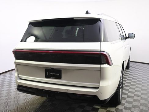 New 2025 Lincoln Navigator L Reserve image 6