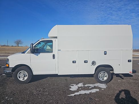New 2024 Chevrolet Express 3500 w/ Power Convenience Package image 8