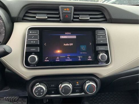 Used 2022 Nissan Versa SV image 16