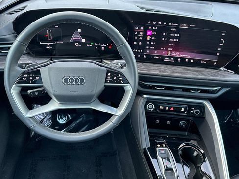 Used 2025 Audi Q5 Premium w/ Convenience Package image 14