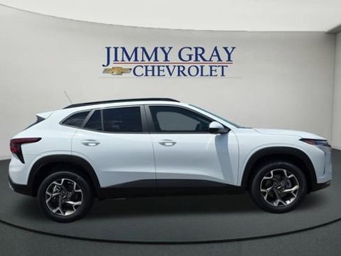 New 2026 Chevrolet Trax LT w/ Driver Confidence Package FWD image 6