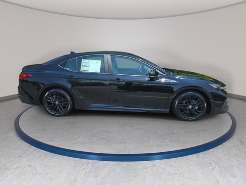 New 2026 Toyota Camry SE FWD image 4