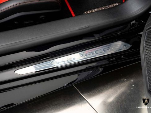 Used 2019 Lamborghini Huracan LP 580-2 image 38