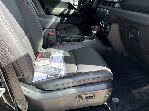 New 2025 Jeep Gladiator Sport AWD/4WD image 13