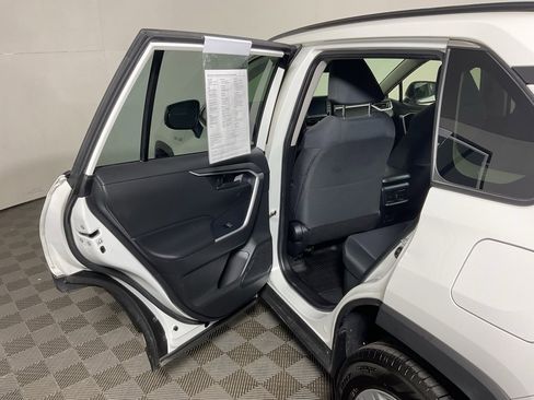Used 2021 Toyota RAV4 LE image 27