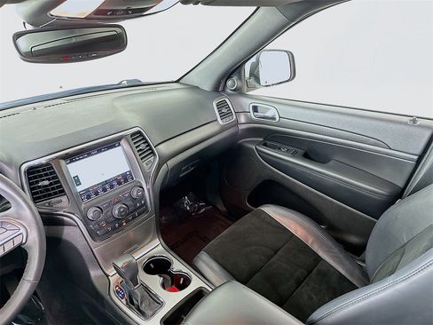Used 2018 Jeep Grand Cherokee Altitude image 21