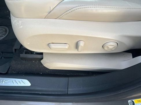 Used 2019 Buick Envision Essence FWD image 28