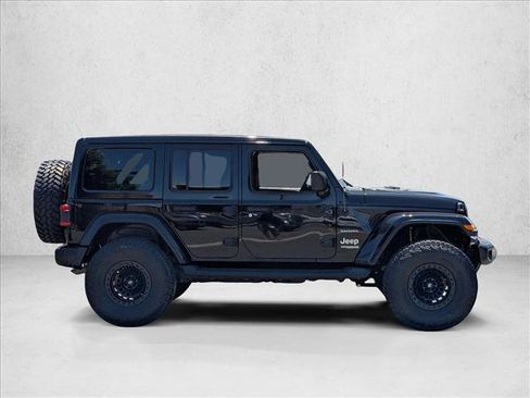 Used 2020 Jeep Wrangler Unlimited Sahara AWD/4WD image 4