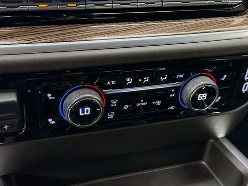 Used 2024 Chevrolet Silverado 1500 LT AWD/4WD image 18