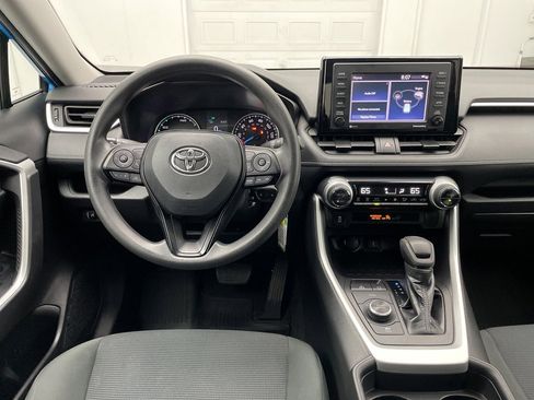 Used 2020 Toyota RAV4 LE image 16