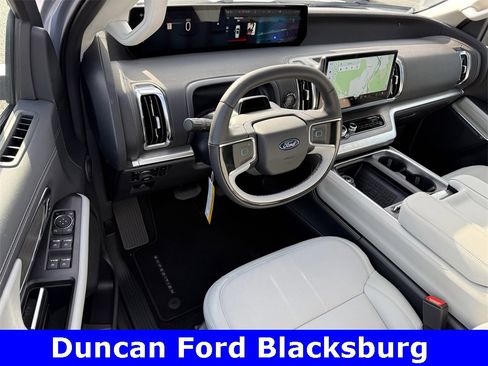 New 2025 Ford Expedition Platinum w/ Driver's Package image 18