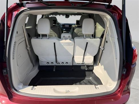 Used 2018 Chrysler Pacifica Limited w/ Advanced Safetytec Group FWD image 42
