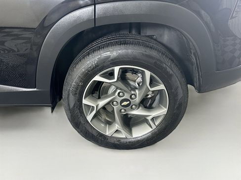 Used 2025 Chevrolet Trax LT w/ LT Convenience Package image 11