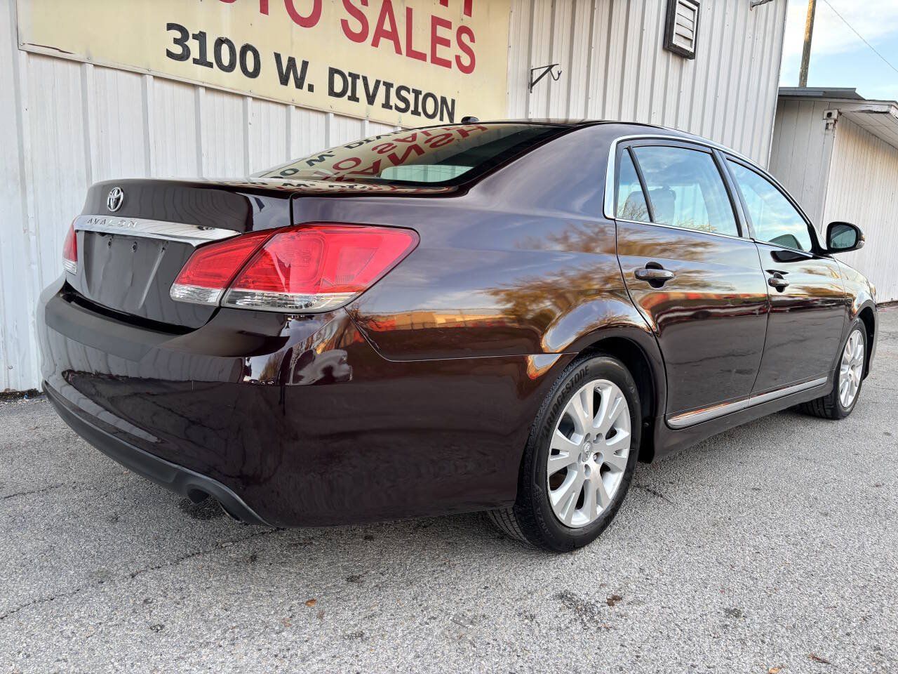 Used 2012 Toyota Avalon FWD image 3