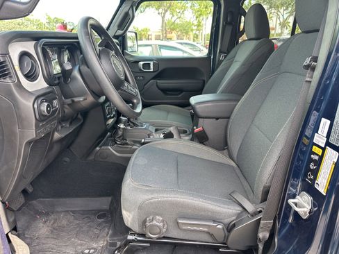 Used 2025 Jeep Wrangler Unlimited Sport AWD/4WD image 4
