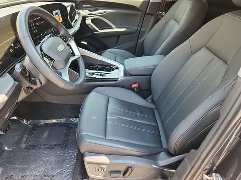 Used 2025 Audi Q5 Premium Plus w/ Premium Plus AWD/4WD image 11