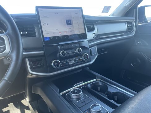 Used 2024 Ford Expedition XLT image 23