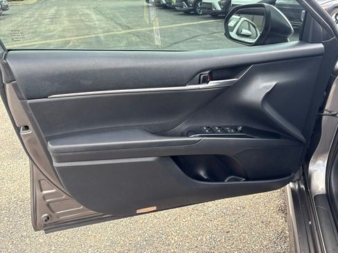 Used 2018 Toyota Camry SE FWD image 15