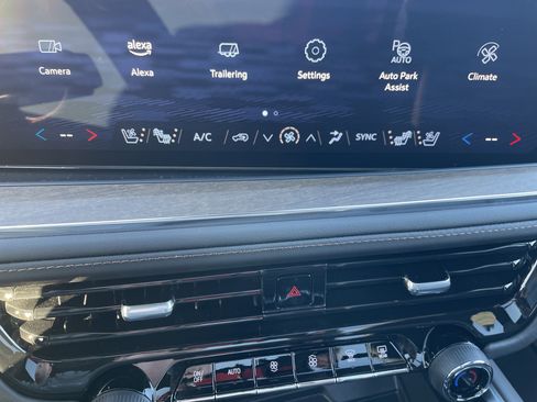 Used 2025 Chevrolet Suburban High Country image 48