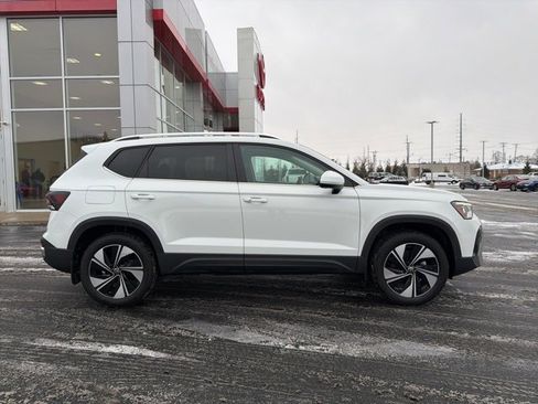 Used 2025 Volkswagen Taos SE image 8