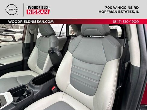 Used 2021 Toyota RAV4 XLE Premium AWD/4WD image 28