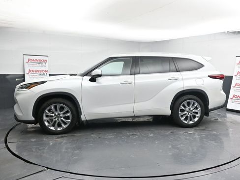 Used 2022 Toyota Highlander Limited image 5