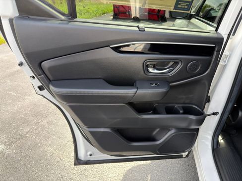 Used 2025 Honda Pilot Touring image 31