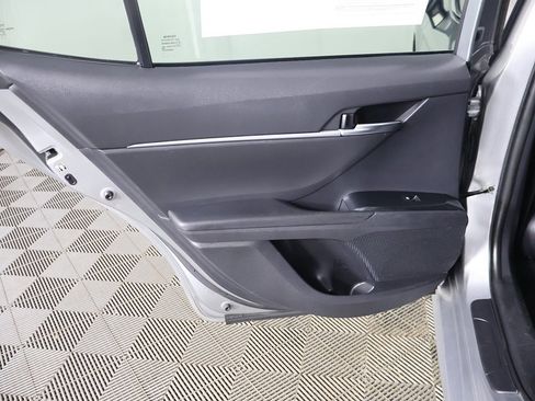 Used 2019 Toyota Camry LE image 21