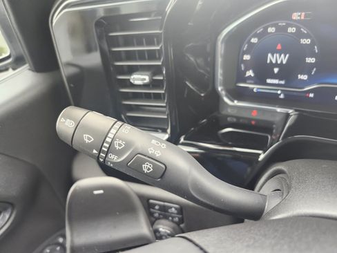 Used 2024 Chevrolet Silverado 1500 LTZ AWD/4WD image 15