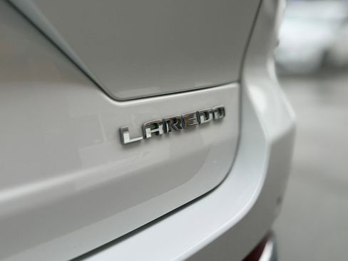 Used 2023 Jeep Grand Cherokee Laredo image 29