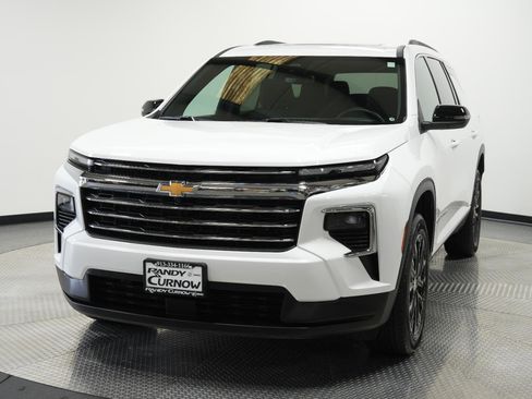 Used 2025 Chevrolet Traverse LT w/ Sun and Wheel Package AWD/4WD image 3