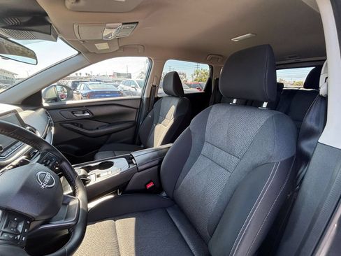 Used 2025 Nissan Rogue SV FWD image 38