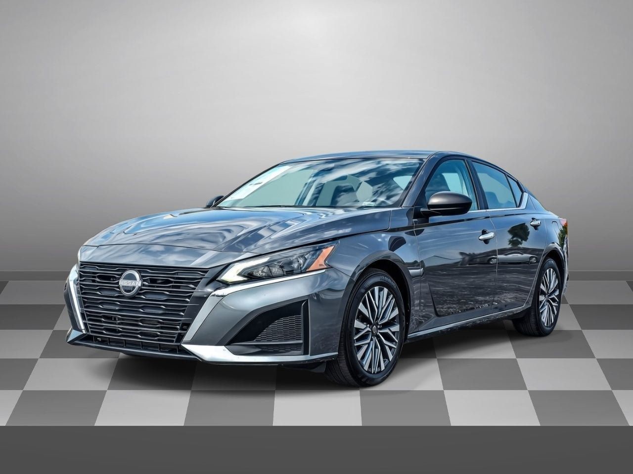 Used 2025 Nissan Altima 2.5 SV FWD image 3