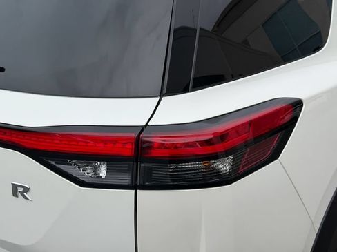 Used 2024 Nissan Pathfinder SV FWD image 7