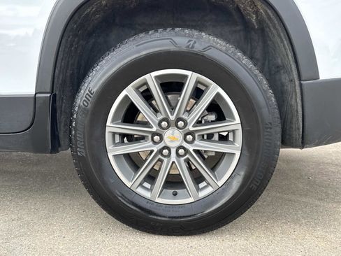 Used 2023 Chevrolet Traverse LT image 7