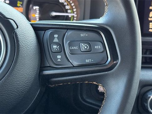 Used 2024 Jeep Wrangler Unlimited image 28