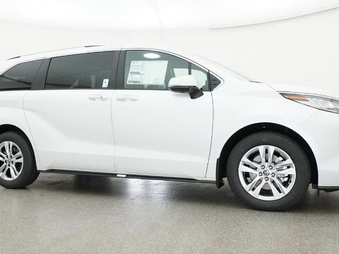 New 2026 Toyota Sienna Limited FWD image 28
