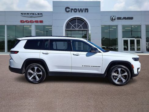 Used 2023 Jeep Grand Cherokee L Limited w/ Trailer Tow Group (B) AWD/4WD image 7