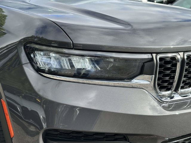 Certified 2025 Jeep Grand Cherokee Laredo X w/ Luxury Tech Group I AWD/4WD image 9