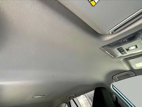 Used 2022 Toyota RAV4 XLE AWD/4WD image 26