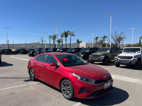 Used 2023 Kia Forte LXS image 2